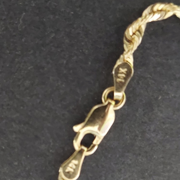 14k 3mm 24" Gold Rope & Cross - Picture 2 of 4